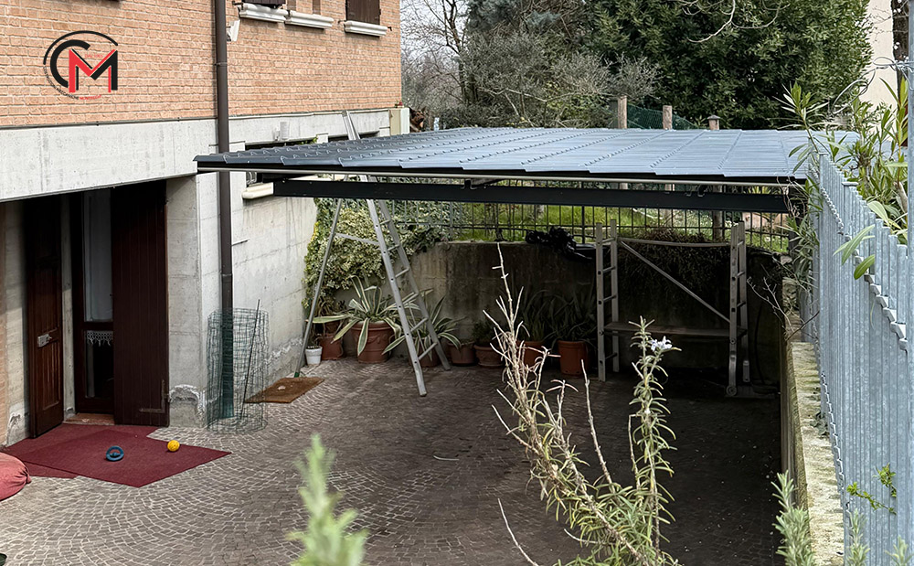 Tettoia per edificio residenziale