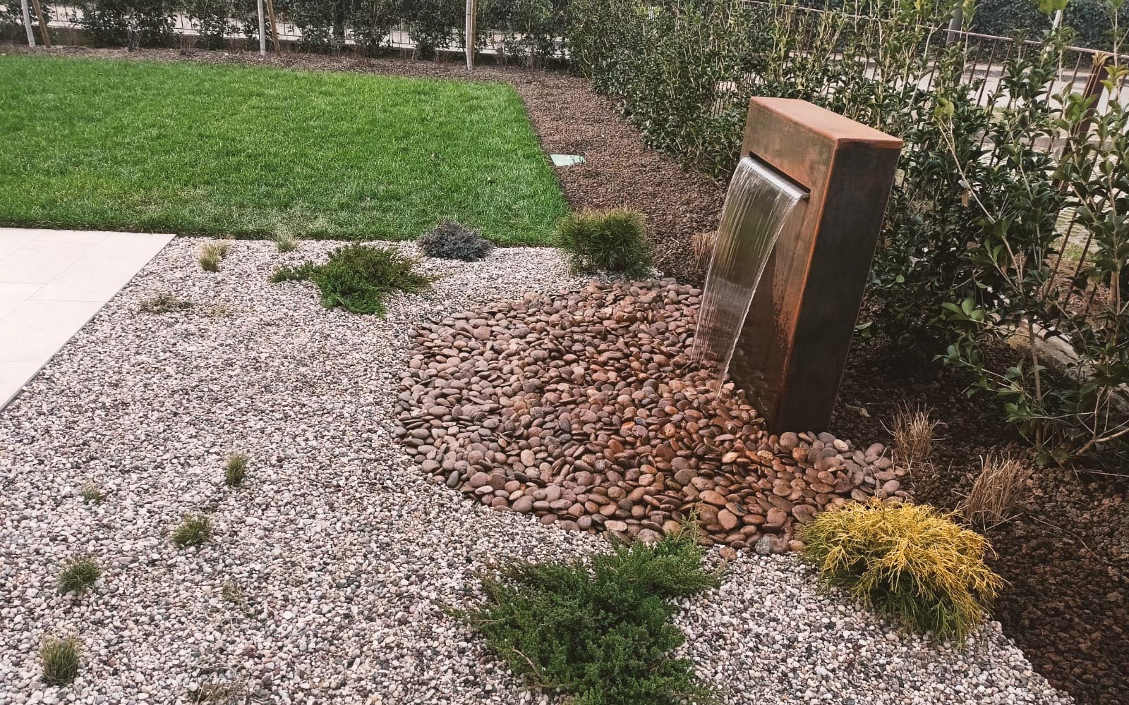 Fontana in corten per giardino