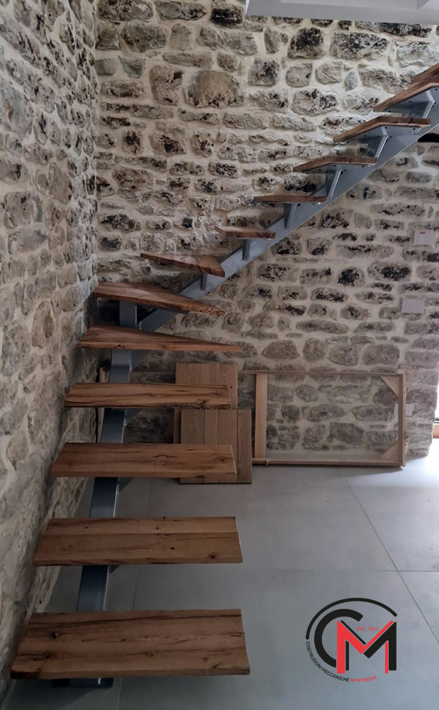 Scala da interno in acciaio e legno