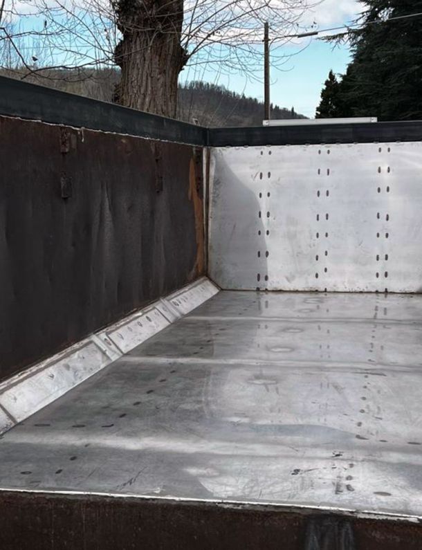 Realizzazioni di C.M.M. - Cassone rifiuti ingombranti